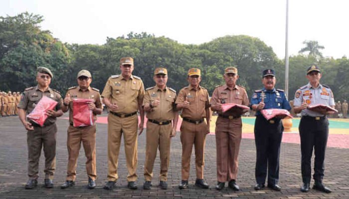 Pemkot Bekasi Bagikan 11.000 Bendera: Semangat Kemerdekaan atau Parade Seremonial Tahunan?