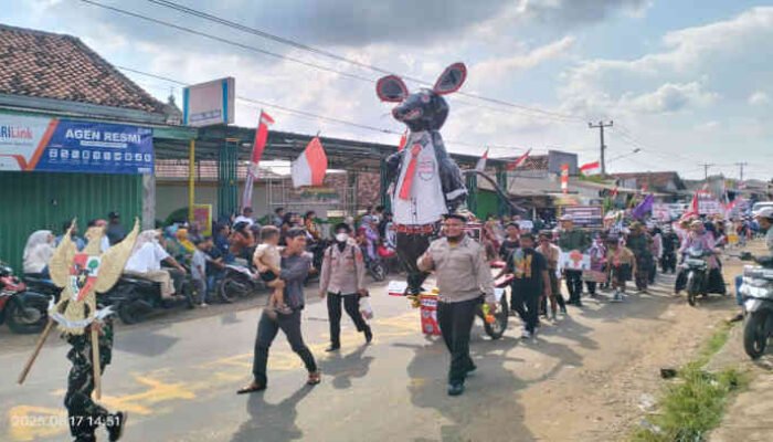 Pawai Budaya Pugung Raharjo: Peserta Menyusut, Penonton Meluap, Bendera Nyeleneh Ikut Berkibar