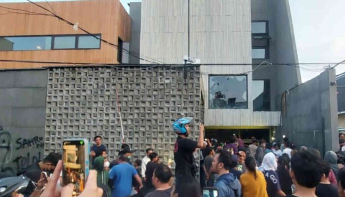 Rumah Ahmad Sahroni Politisi Nasdem di Tanjung Priok Dijarah Massa