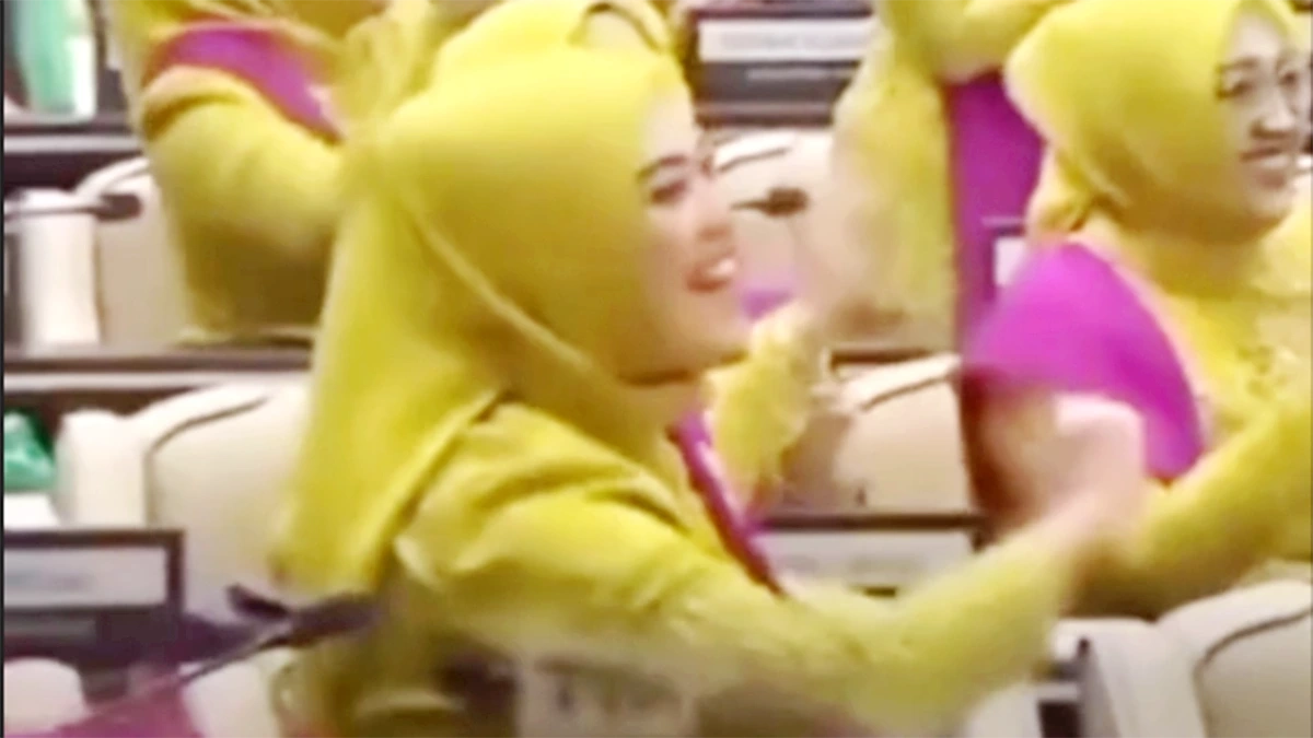 Giliran Anggota DPR RI asal Lampung jadi Sorotan saat Joget di Sidang MPR