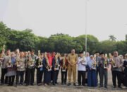 Apel Senin Pemkot Bekasi: Dari Tanda Tangan Sampah Sampai Panen Piagam