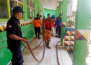 SDN 1 Belu Jadi Korban Banjir, BPBD Tanggamus Bersama Damkar Turun Tangan Bersihkan Lumpur