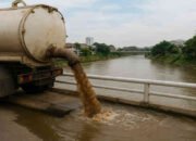 Pemkot Bekasi Tindak Tegas Pembuang Limbah ke Sungai Ciliwung: “Ini Sungai, Bukan Septic Tank Raksasa!”