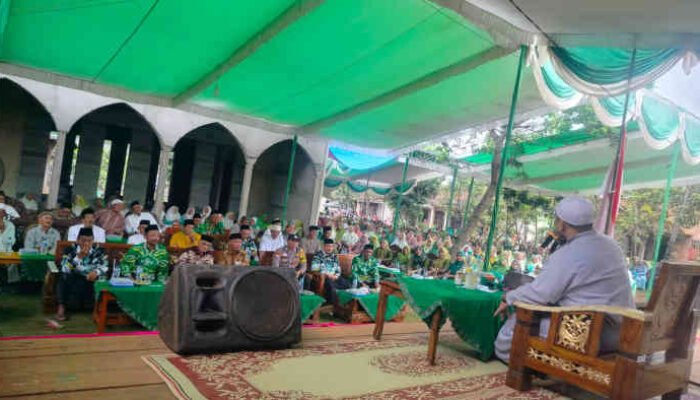 KH Muhayat Sampaikan Pesan Kebajikan di Peringatan Maulid Nabi Muhammad SAW