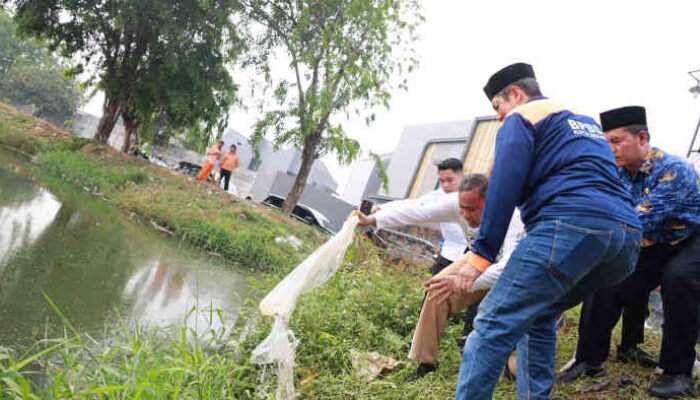 Danau VIP Jadi Hidup Lagi, Tri Adhianto Tebar Ikan, Tanam Pohon, dan Janji Surga Hijau