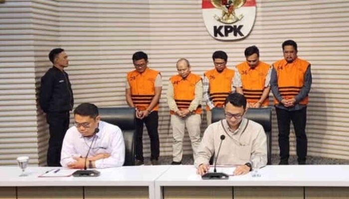 KPK Tahan 5 Pejabat BPR Jepara Artha Terkait Kredit Fiktif Rp 263,6 Miliar, Tiga Tersangka Pakai Buat Umrah
