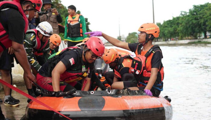 Warga Jabar Diimbau Siaga Hadapi Puncak Musim Hujan, Air Hujan Tak Bisa Ditertibkan Seperti Rapat