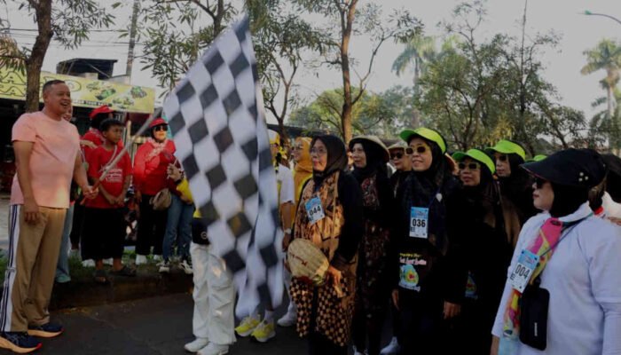 Wali dan Wakil Wali Kota Bekasi Nyanyi Bareng Anak Down Syndrome, CFD Jadi Panggung Bahagia di Plaza Patriot