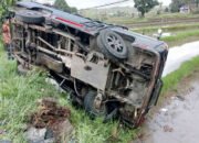 Ngebut di Tikungan Kota Batu Kobar, Pengendara Beat Terseret Luka Parah, L300 Terjungkal ke Sawah