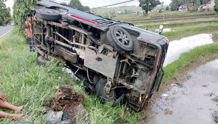 Ngebut di Tikungan Kota Batu Kobar, Pengendara Beat Terseret Luka Parah, L300 Terjungkal ke Sawah
