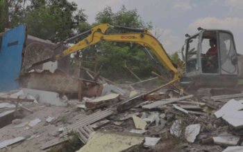 Wali Kota Bekasi Turun Tangan Bongkar 300 Bangunan Liar: Saluran Air Akhirnya Bisa Bernapas Lagi!