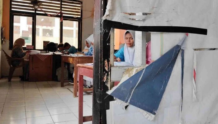 SMP 62 Kota Bekasi: Sekolah Negeri Rasa Pos Ronda, Anggaran Triliunan Menguap Entah ke Mana