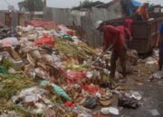 Sampah Menumpuk di Pasar Kranji, UPTD Pastikan Hanya Kendala Teknis: TPA Sumur Batu Alami Longsor