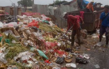 Sampah Menumpuk di Pasar Kranji, UPTD Pastikan Hanya Kendala Teknis: TPA Sumur Batu Alami Longsor