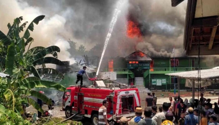 Kebakaran Hebat Hanguskan MTs Nahdlatul Ulama Pesisir Barat, Kerugian Capai Rp3 Miliar