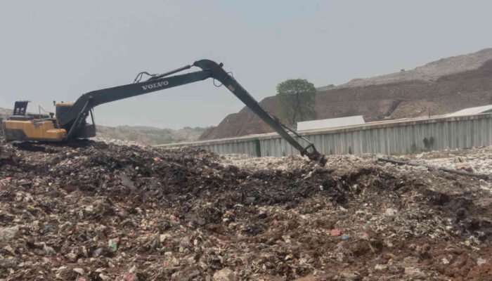 TPA Sumurbatu Longsor: Gunung Sampah Akhirnya Capai Puncak Kesabaran, Pemkot Bekasi Turun Tangan