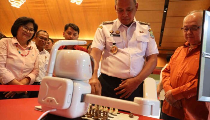 Wali Kota Bekasi Kalahkan Robot Catur, Museum Utut Adianto Jadi “Skak Mat” Baru Dunia Wisata Edukatif
