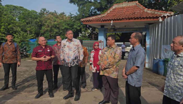 Wali Kota Tri Adhianto Lakukan Sidak Mendadak Terkait Penggunaan Dana BOSP ke SDN Jakasetia IV