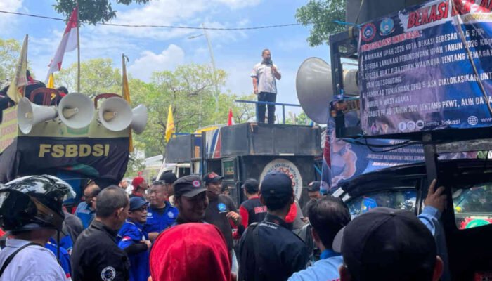 Wali Kota Turun Tangan: Tri Adhianto Redam Aksi Buruh Bekasi Tuntut Kenaikan UMK 2026