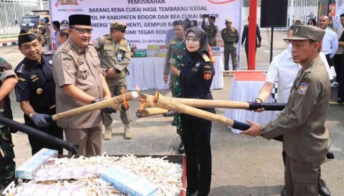 78 Juta Batang Rokok Ilegal Disita, Bea Cukai Jabar: “Yang Asapnya Nikmat, Negara yang Sesak”