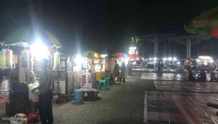 PKL Alun-Alun Bekasi Tak Mau Direlokasi: “Kami Ini Bukan Gajah, Tapi Bisa Ditata!”