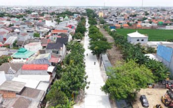 Jalan Alinda Bekasi Mulus Sebelum Natal, Warga: “Perut Ora Sakit Lagi, Pak Wali!”