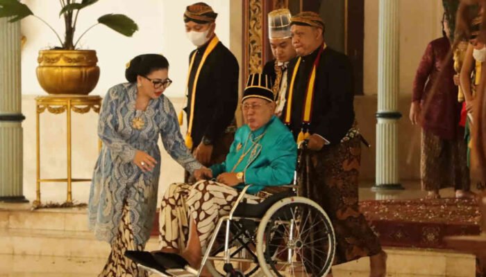 Pakubuwono XIII Mangkat: Saat Takhta, Tradisi, dan Luka Lama Turun Bersama Waktu