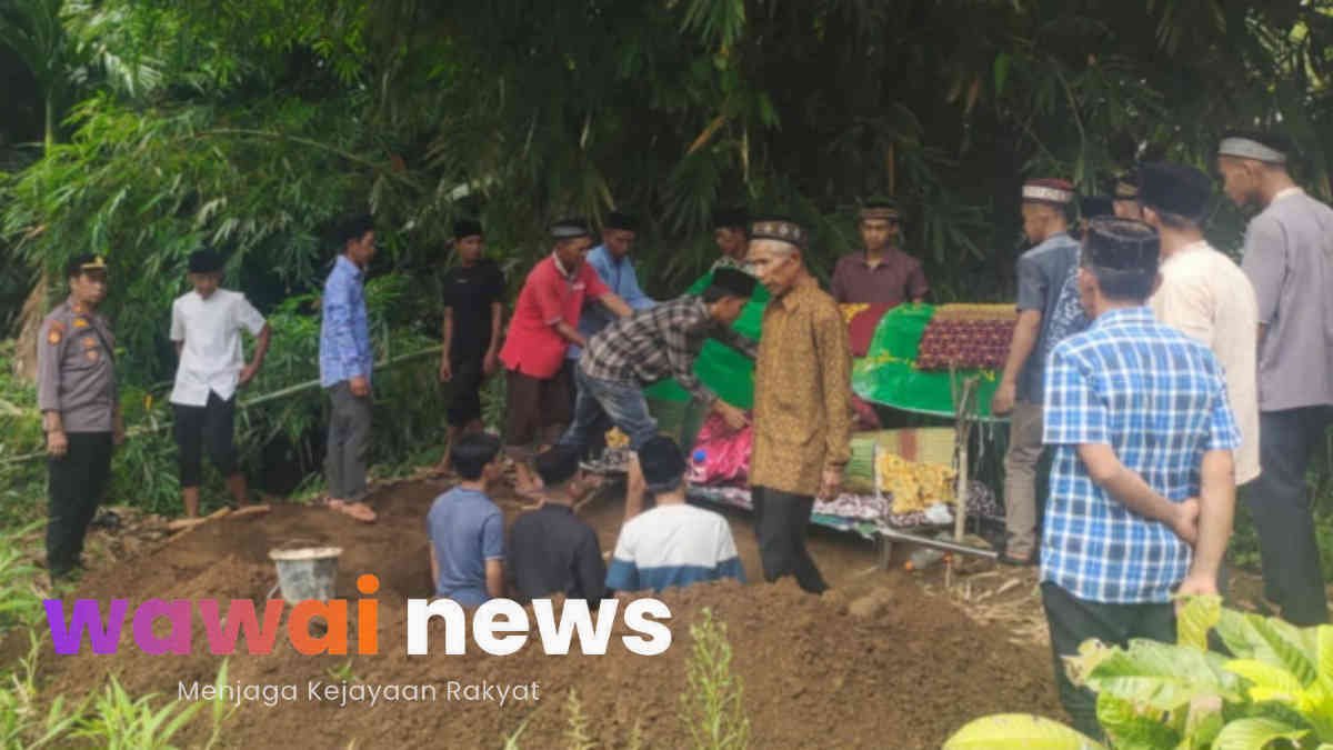 Kapolsek Wonosobo Hadiri Prosesi Pemakaman Korban Penganiayaan Berat di Pekon Belu