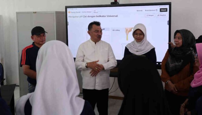 Wawali Bekasi Tinjau SMPN 4 Jelang Kedatangan Presiden Prabowo: Persiapan Disisir, Standar ‘H-1’ Dimaksimalkan