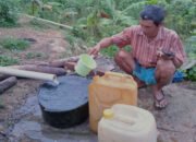 Dua Tahun Tanpa Air Bersih, Warga Putih Doh Tanggamus Mandi Harapan Menampung Gunung untuk Sekadar Hidup