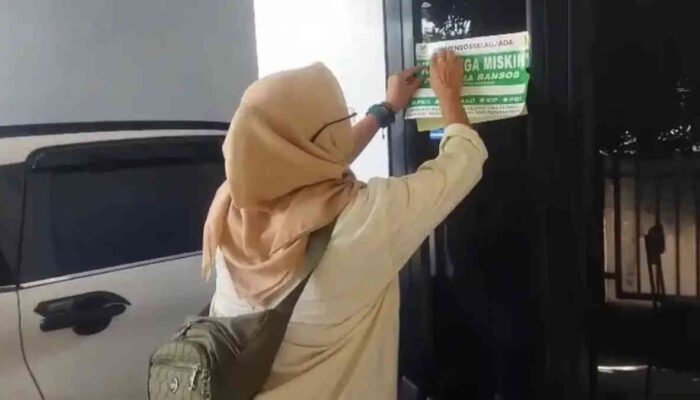 Heboh Penerima Bansos di Bogor Punya Mobil Mewah, Petugas Tempel Stiker “Keluarga Miskin” di Garasi Ber-Xpander