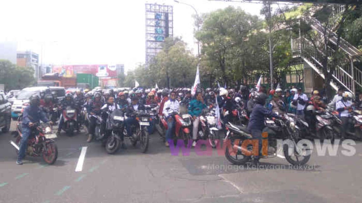 Ribuan Buruh FSPMI Bekasi Demo, Tolak SK UMSK Gubernur Jabar