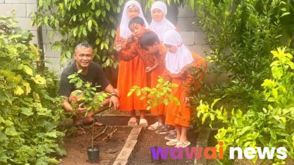 Tanam Pohon Samida di SD Al Madina, Warisan Ekologi Prabu Siliwangi Ditanamkan Sejak Dini