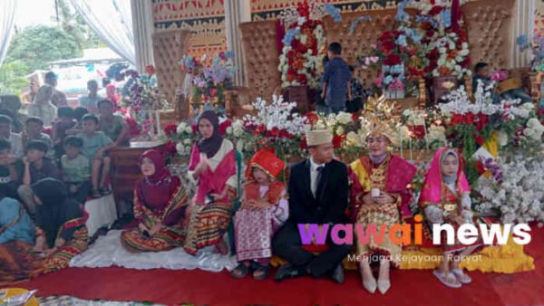 Ngekhajang Kumbang hingga Daduwayyan: Tradisi Sakral Paksi Marga Padang Ratu Sambut Raja Baru