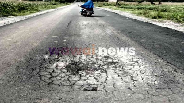 Aspal Baru Sepekan Mengelupas, Jalan Kampung Karang Jawa Jadi Monumen Proyek “Tak Bertuan”