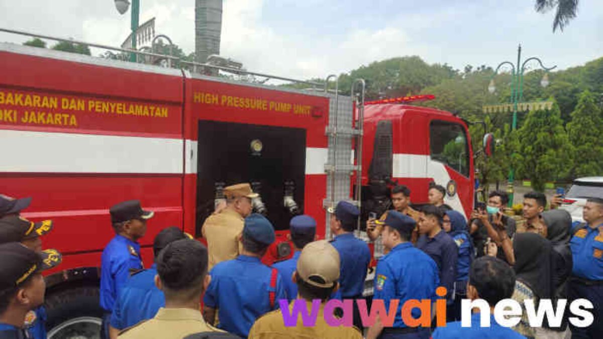 Kota Bekasi Terima Mobil Pemadam Berteknologi Tekanan Tinggi dari DKI Jakarta