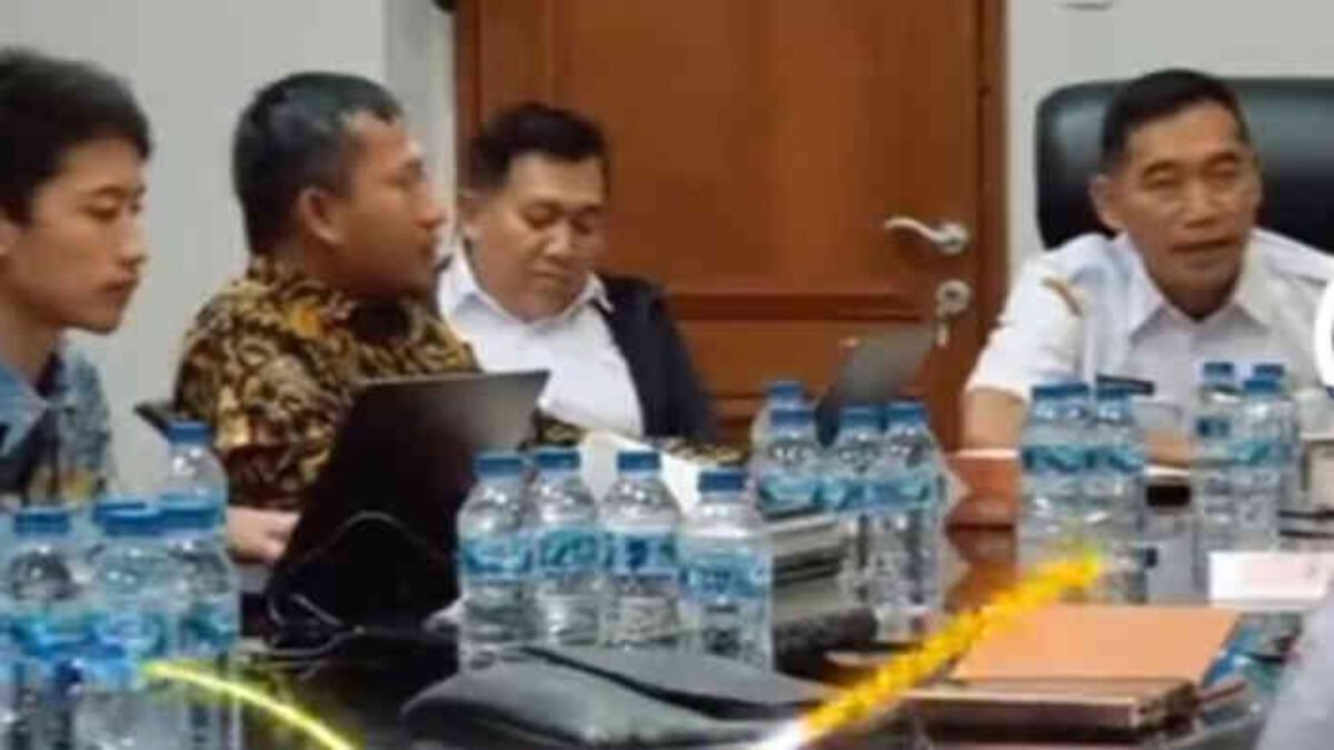 Larangan Botol Plastik Tinggal Wacana, Rapat Pemkot Bekasi Masih Disiram Air Kemasan