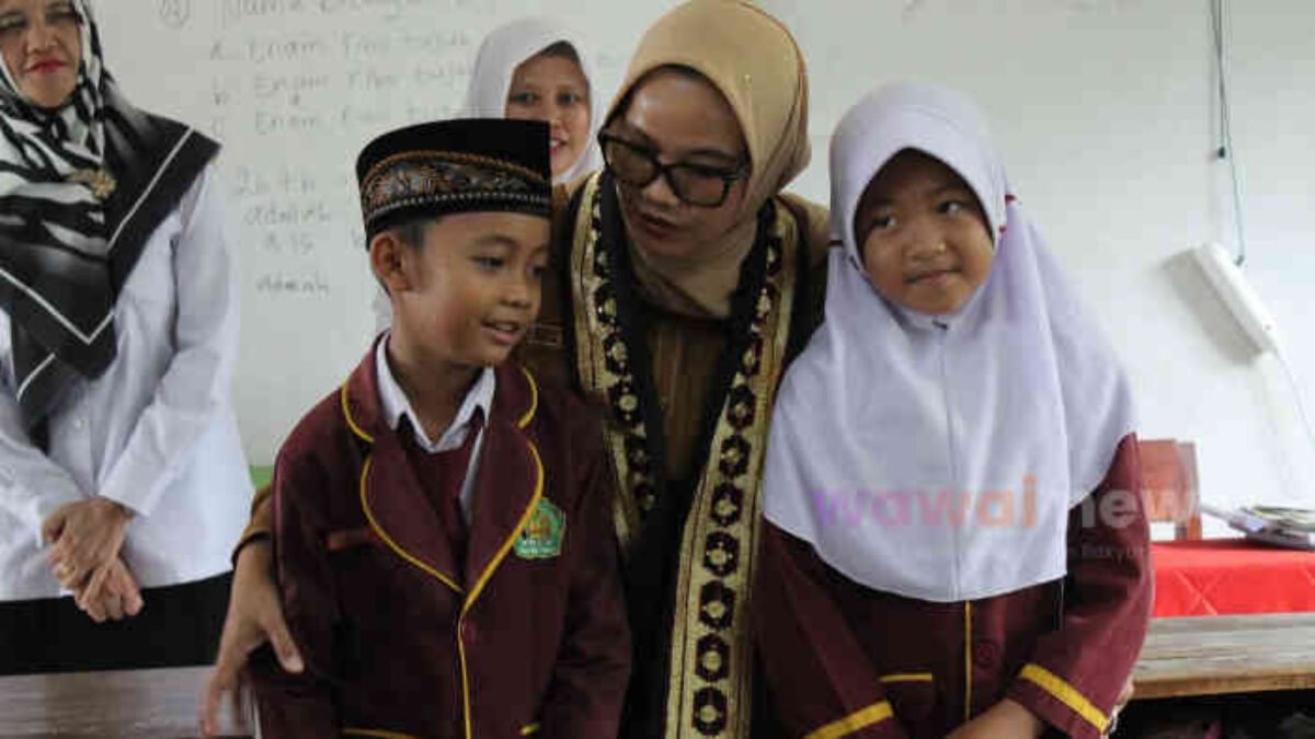 Pastikan KBM Optimal, Bupati Ela Turun Langsung ke Sekolah di Sukadana