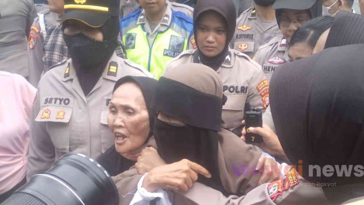 Eksekusi Puri Asih Sejahtera Ricuh, Warga Lanjut Usia Lawan Ratusan Aparat