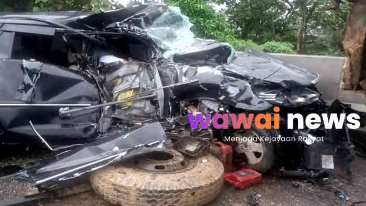 Innova Pemda Bekasi Ringsek di Cipularang, Hujan Deras Jadi Saksi