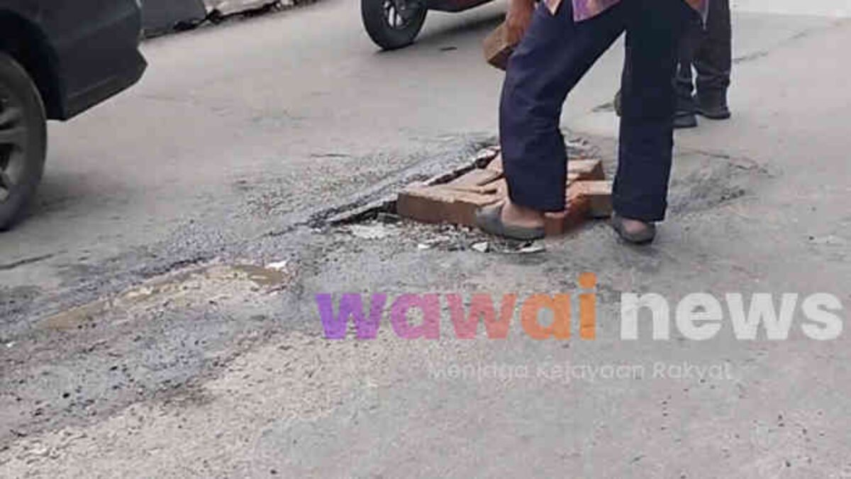 Hujan Turun, Jalan Tumbang: Bekasi Berlubang, Warga Berjatuhan