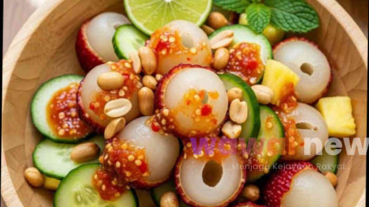 Cara Membuat Rujak Rambutan Segar, Pedas Asam yang Bikin Nagih