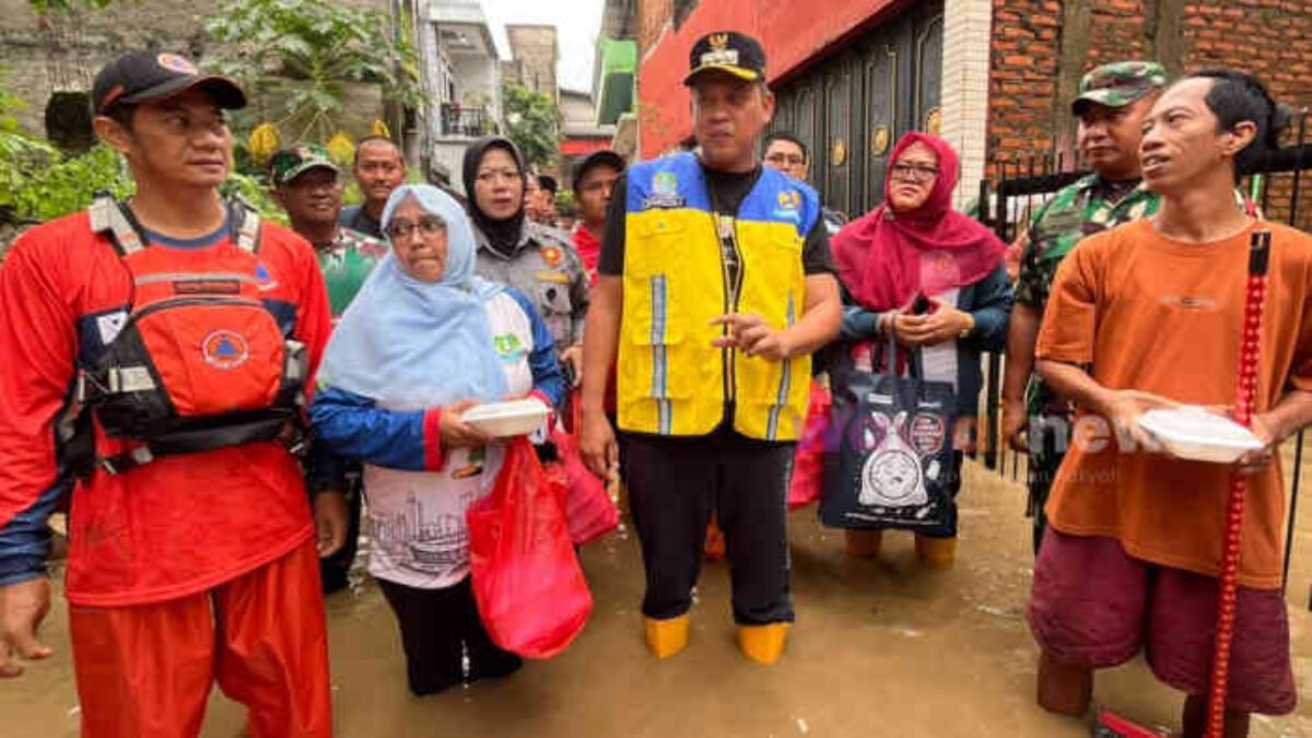 Air Kiriman Mengamuk, Tri Adhianto Turun ke Bekasi Timur