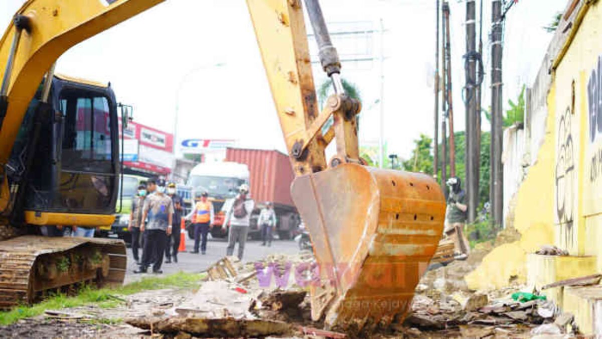 Flyover Bulak Kapal Digeber, 9 Bangunan Dibongkar