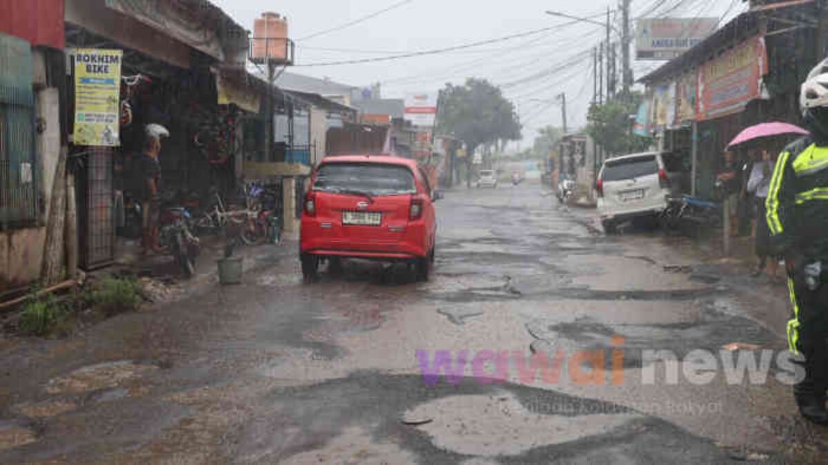 Jalan Caringin Rusak Parah, Wali Kota Bekasi Turun Tangan: Truk Overload Siap Disikat!