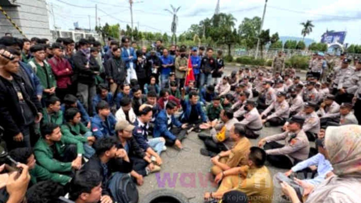 Mahasiswa Itera Baca Tan Malaka di DPRD Lampung, Sindir Wakil Rakyat dengan Sunyi