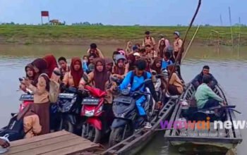 Pelajar Lampung Timur Naik Perahu ke Sekolah, Netizen: Lapor KDM Aja Bang
