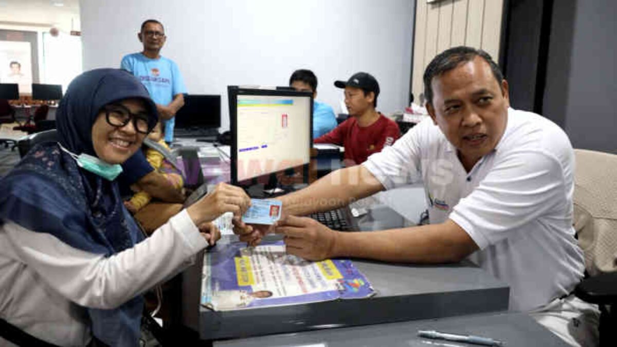 Wali Kota Bekasi Cetak KTP di CFD, Layanan MPP Banjir Apresiasi