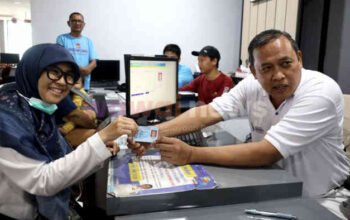 Wali Kota Bekasi Cetak KTP di CFD, Layanan MPP Banjir Apresiasi