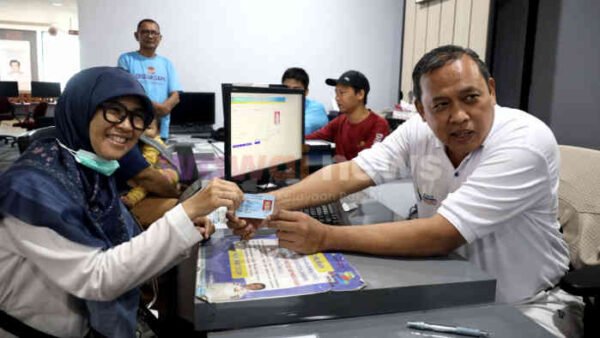 Wali Kota Bekasi Cetak KTP di CFD, Layanan MPP Banjir Apresiasi